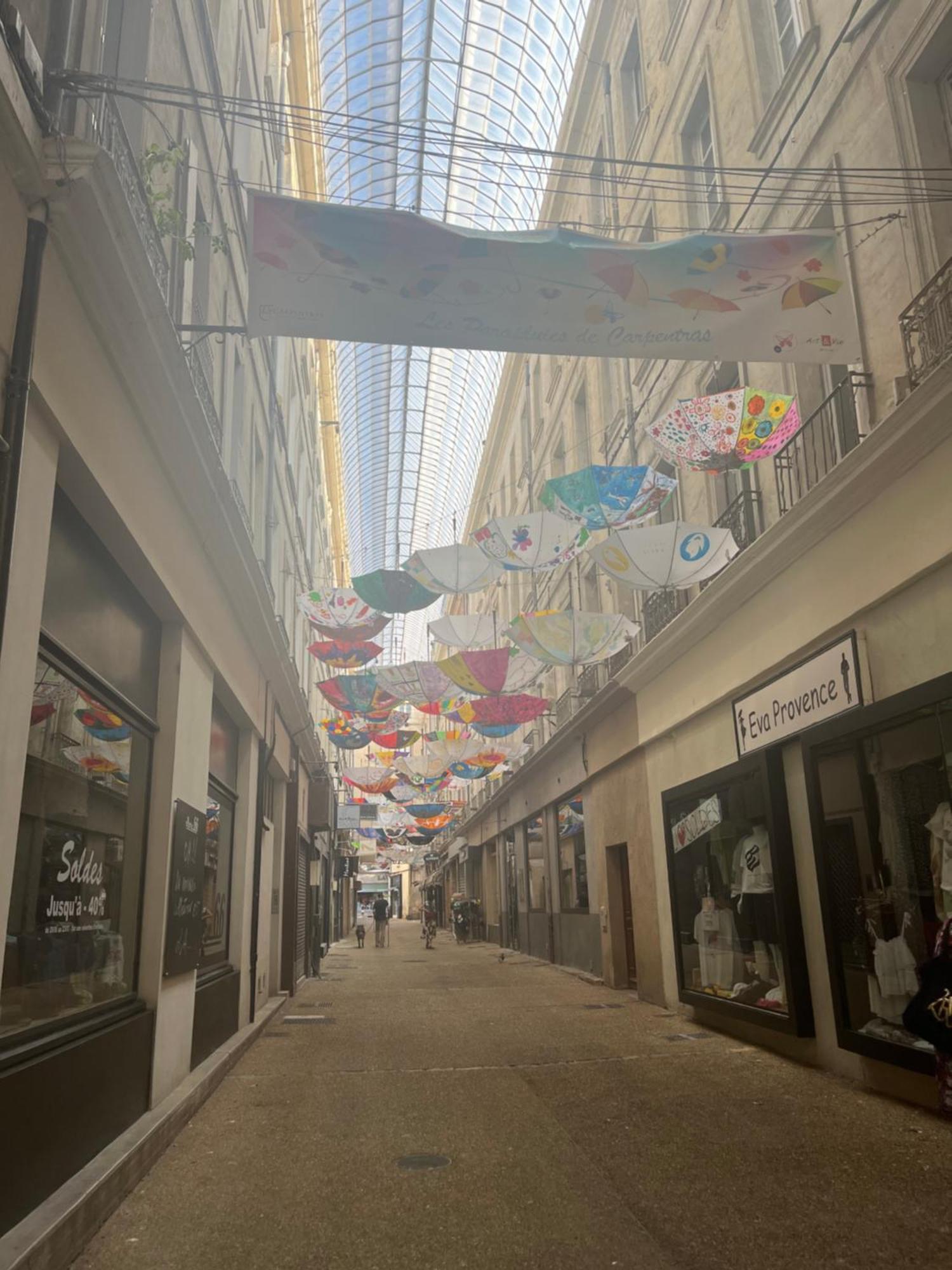 Bel Appartement En Plein Coeur De Carpentras Exteriér fotografie